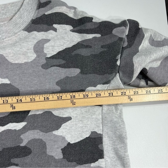 aerie Oversized Camo Side Slit Crew Neck Sweatshirt Women's Small Gray Pullover - Picture 4 of 6